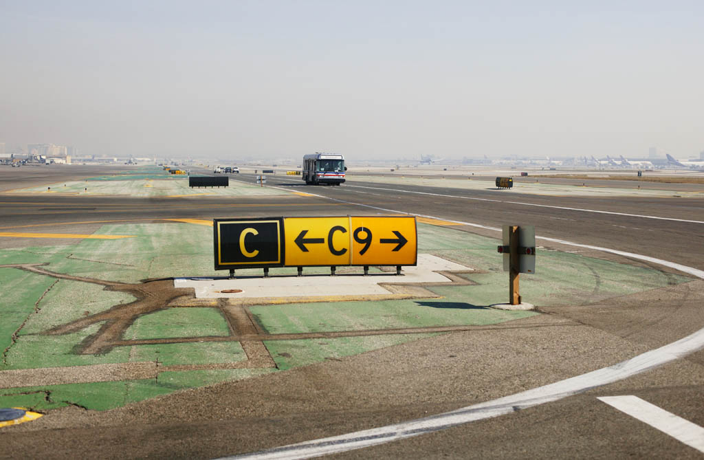 Foto, materieel, vrij, landschap, schilderstuk, bevoorraden foto,Luchthaven voorteken, Luchthaven, Signboard, Limousine, Startbaan