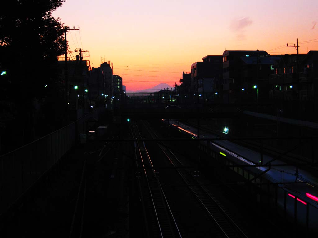 photo,material,free,landscape,picture,stock photo,Creative Commons,Fuji and the Shinkansen at dusk, , , , 