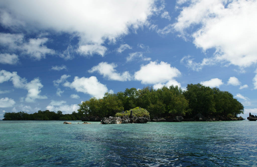 Foto, materiell, befreit, Landschaft, Bild, hat Foto auf Lager,Eine unbewohnte Insel des Nachmittages, Insel, blauer Himmel, Wolke, Wald