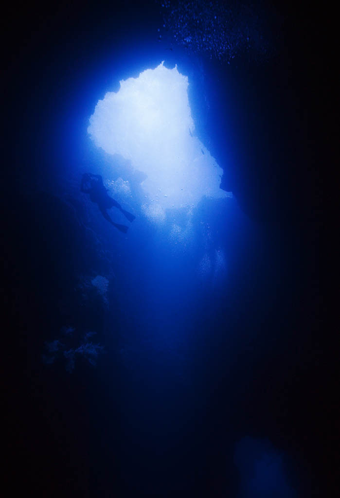 photo, la matire, libre, amnage, dcrivez, photo de la rserve,Luisez d'un couloir bleu, caverne, PLONGER, La mer, photographie sous-marine