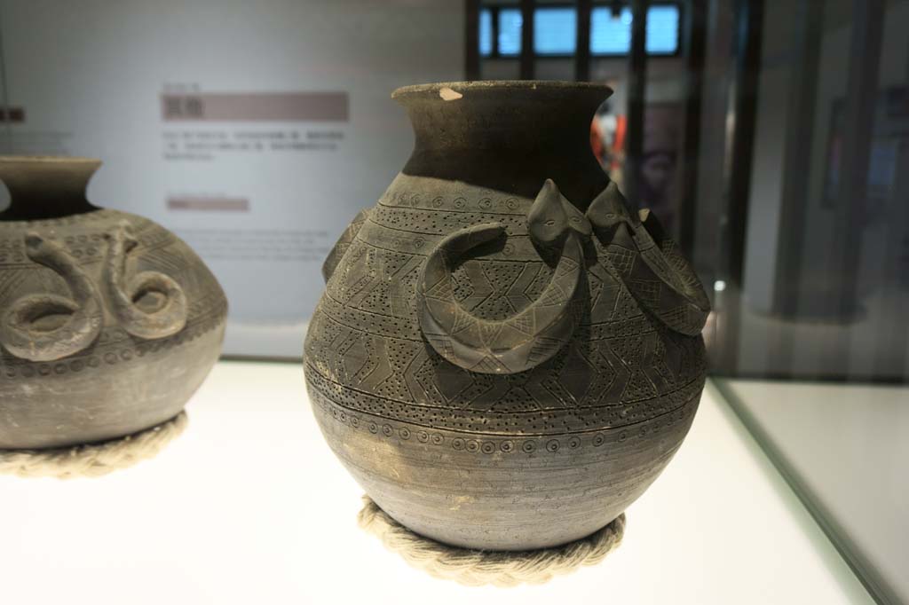 photo,material,free,landscape,picture,stock photo,Creative Commons,9 family culture village snake vase, jiu zu wen hua cun, , , 