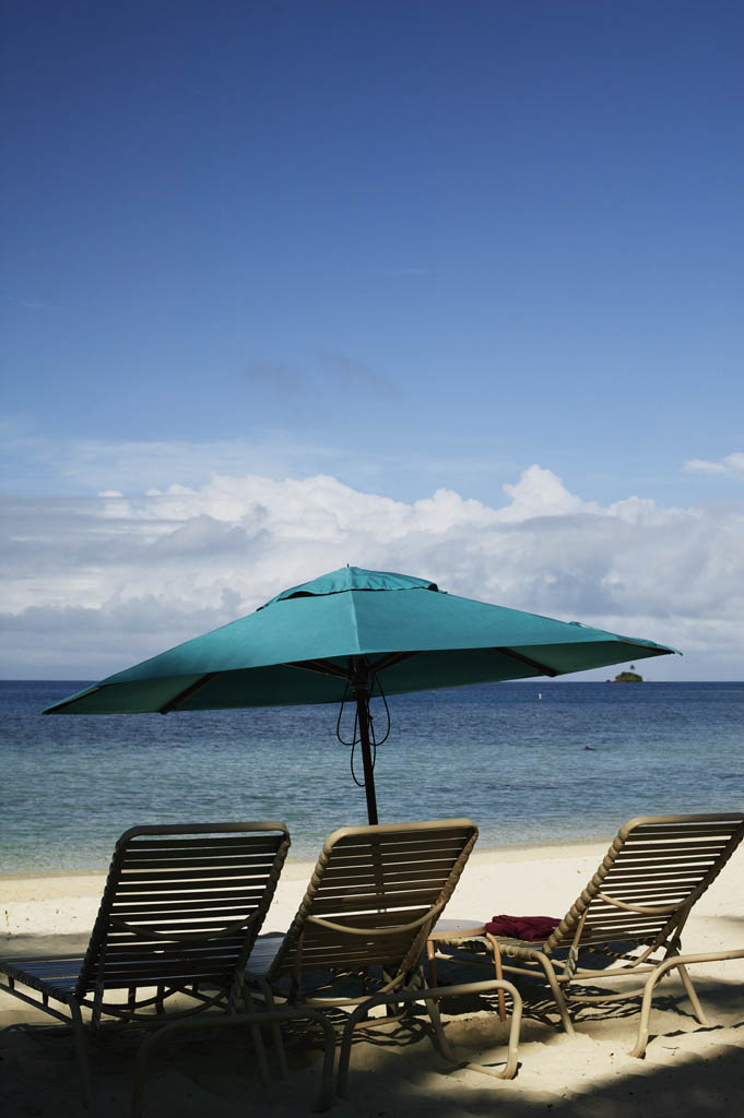 Foto, materiell, befreit, Landschaft, Bild, hat Foto auf Lager,Ein Strandschirm, setzen Sie Schirm auf Strand, sandiger Strand, Das Ufer, blauer Himmel