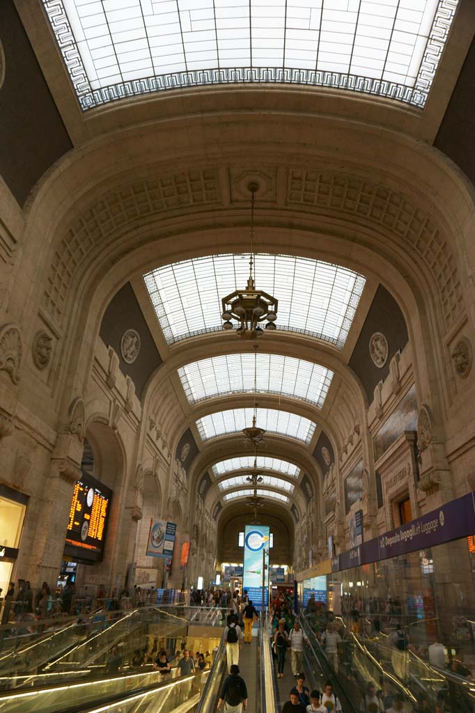 photo,material,free,landscape,picture,stock photo,Creative Commons,Milano Central Station, , , , 