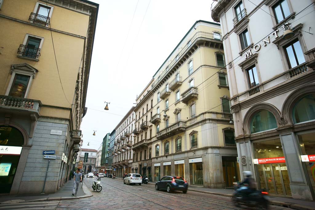 photo,material,free,landscape,picture,stock photo,Creative Commons,The city of Milan, , , , 