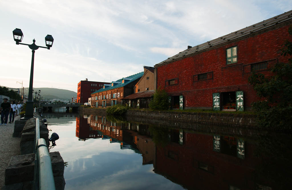 photo,material,free,landscape,picture,stock photo,Creative Commons,Otaru canal evening landscape, canal, streetlight, The surface of the water, brick warehouse