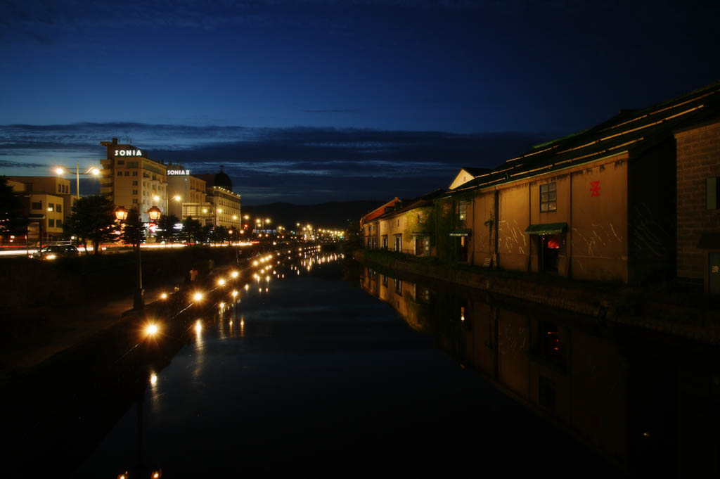 Foto, materiell, befreit, Landschaft, Bild, hat Foto auf Lager,Otaru-Kanal Abendlandschaft, Kanal, Straenlaterne, Die Oberflche des Wassers, Backsteinlagerhaus