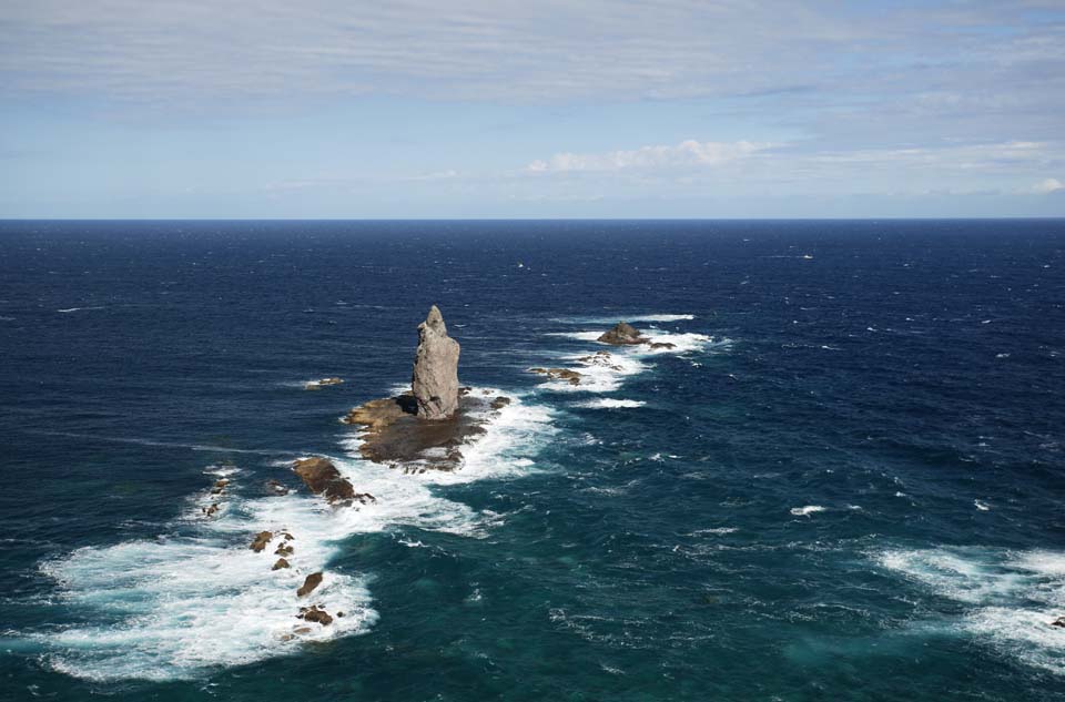 photo,material,free,landscape,picture,stock photo,Creative Commons,The sea of a power of God rock, bubble, Wave spray of water, cape, rock