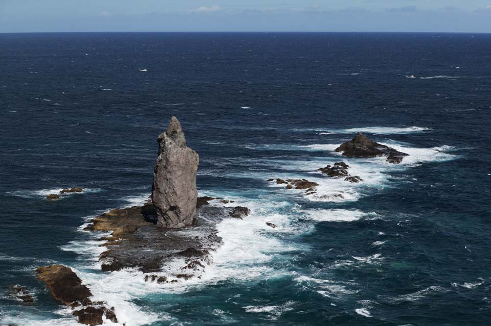 photo,material,free,landscape,picture,stock photo,Creative Commons,The sea of a power of God rock, bubble, Wave spray of water, cape, rock