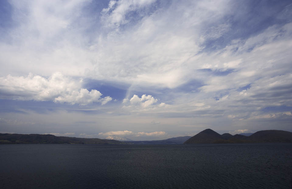 photo,material,free,landscape,picture,stock photo,Creative Commons,Lake Toya-ko and Mt. sorrel, Lake Toya-ko, lake, cloud, blue sky