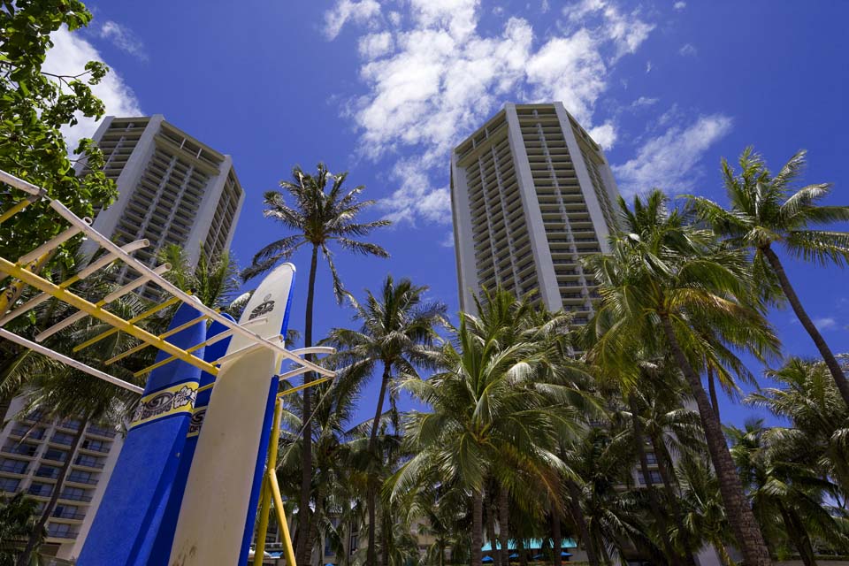 photo,material,free,landscape,picture,stock photo,Creative Commons,Waikiki hotel, beach, surfboard, blue sky, building