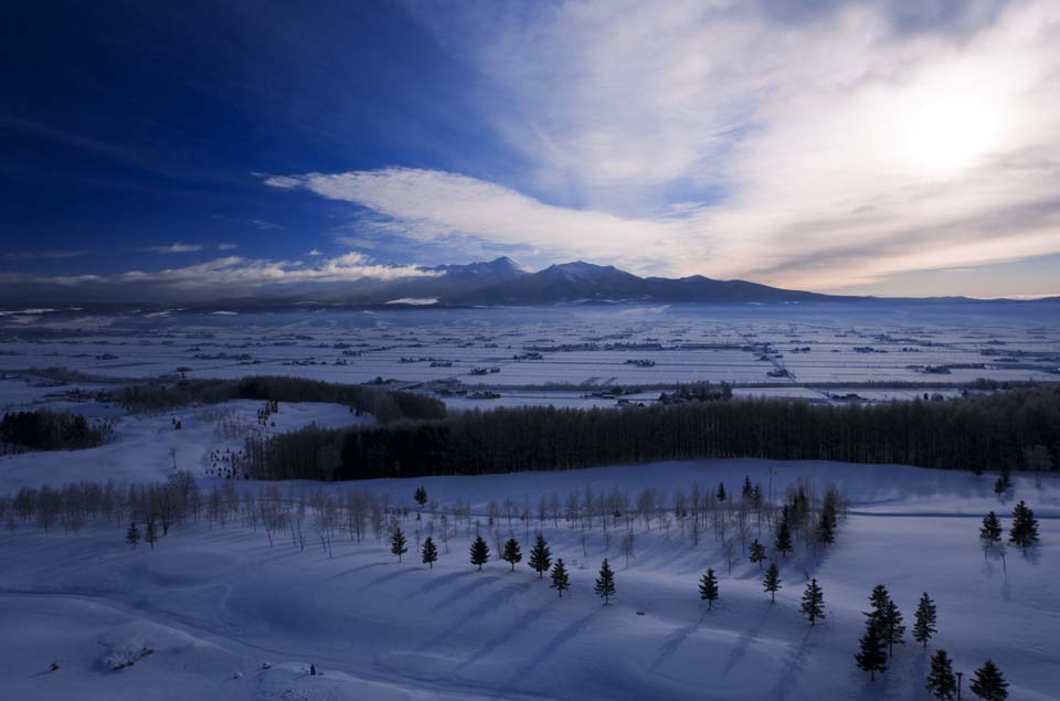 Foto, materiell, befreit, Landschaft, Bild, hat Foto auf Lager,Morgen von Furano, schneebedecktes Feld, Berg, Baum, Feld