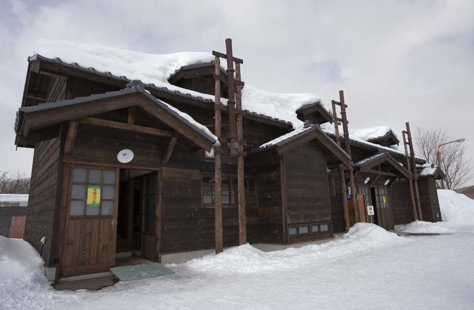 fotografia, materiale, libero il panorama, dipinga, fotografia di scorta,Un personale di prigione abitazione ufficiale, Prigione di Abashiri, Di legno, Un bulbo elettrico,  nevoso