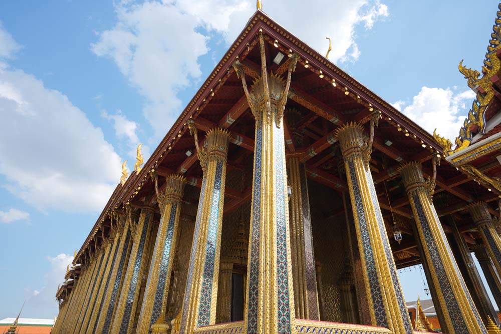 photo,material,free,landscape,picture,stock photo,Creative Commons,A pillar of the Temple of the Emerald Buddha main hall of a Buddhist temple, Gold, Buddha, Temple of the Emerald Buddha, Sightseeing