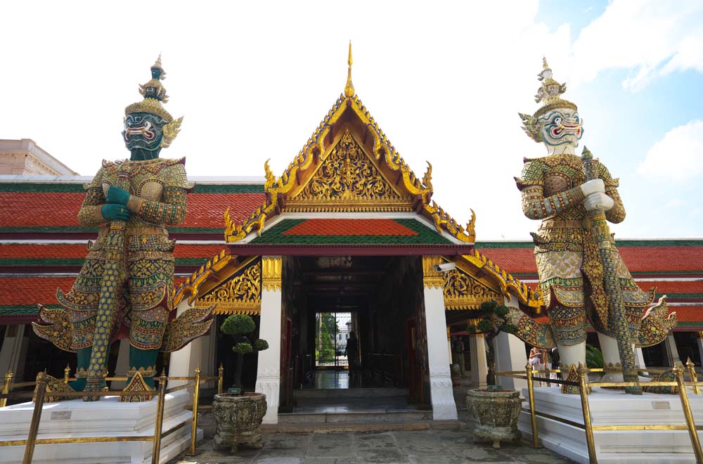 photo,material,free,landscape,picture,stock photo,Creative Commons,A Thai guardian deity, Gold, Buddha, Temple of the Emerald Buddha, Sightseeing