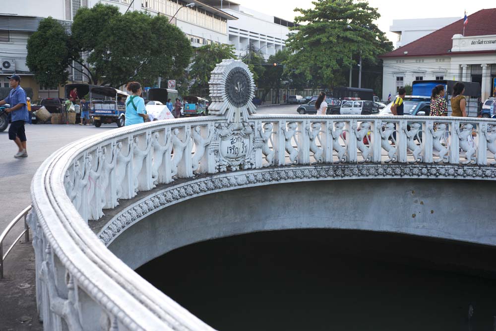 photo,material,free,landscape,picture,stock photo,Creative Commons,A railing of a bridge, railing, bridge, Thailand, river