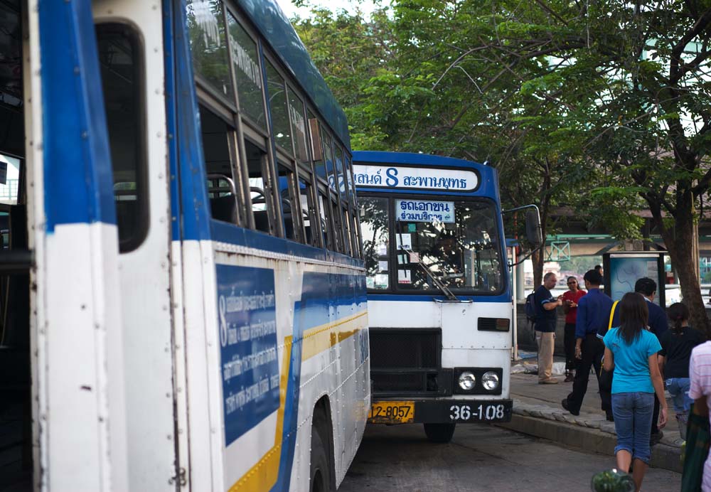 photo,material,free,landscape,picture,stock photo,Creative Commons,A Thai bus, bus, bus terminal, car, bus stop