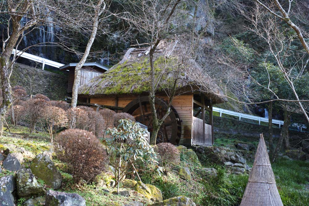 Foto, materiell, befreit, Landschaft, Bild, hat Foto auf Lager,Ein watermill, Dach des Dachstrohs, mit Stroh gedecktes Dach, Wasserrad, Japanisch-Stilgebude