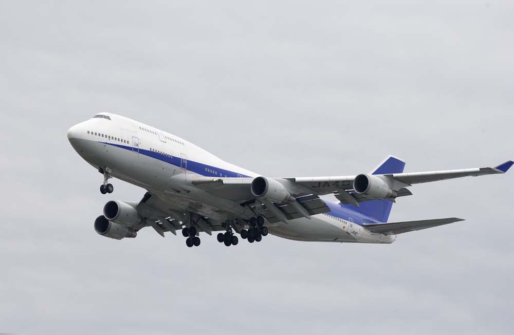 photo,material,free,landscape,picture,stock photo,Creative Commons,A landing of a jumbo jet, passenger plane, An airplane, jumbo jet, plane