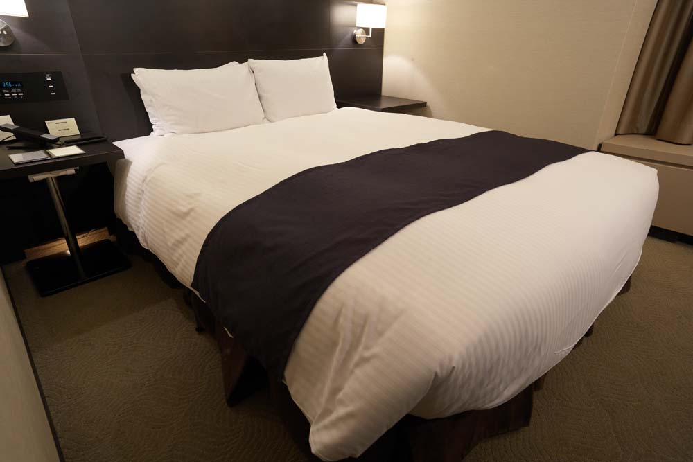 photo,material,free,landscape,picture,stock photo,Creative Commons,A bed of a hotel, Furniture, bed, , pillow
