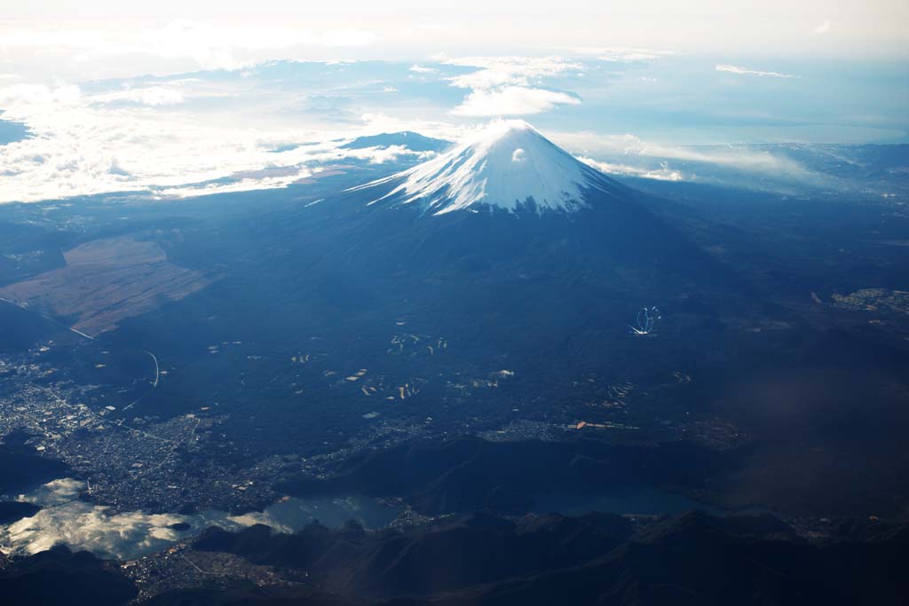 photo,material,free,landscape,picture,stock photo,Creative Commons,Mt. Fuji, Mt. Fuji, Singularity, Japanese wistaria, An aerial photograph
