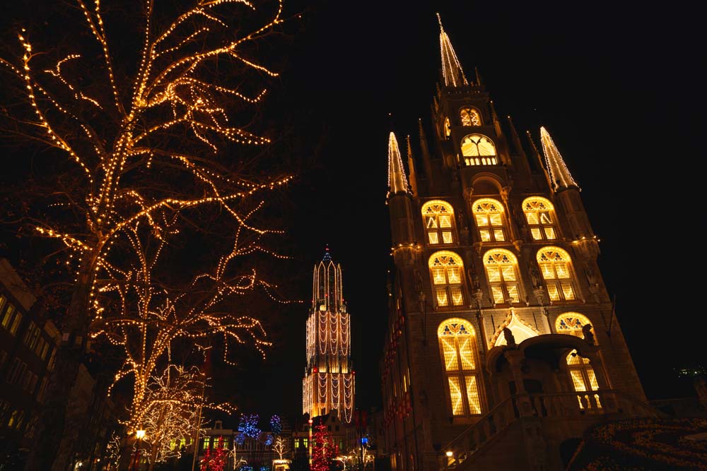 Foto, materiell, befreit, Landschaft, Bild, hat Foto auf Lager,Nacht Huis zehn Bosch, Das Rathaus, Festliche Beleuchtung, Illuminierung, Licht