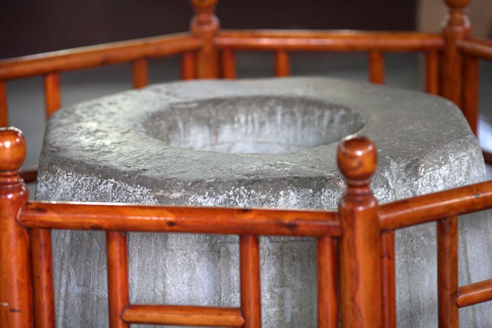photo,material,free,landscape,picture,stock photo,Creative Commons,A well of Zhuozhengyuan, well, stone, world heritage, garden