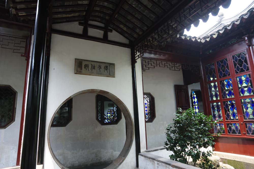 photo,material,free,landscape,picture,stock photo,Creative Commons,An entrance of 36 mandarin ducks building of Zhuozhengyuan, Architecture, 36 mandarin ducks building, circle, garden