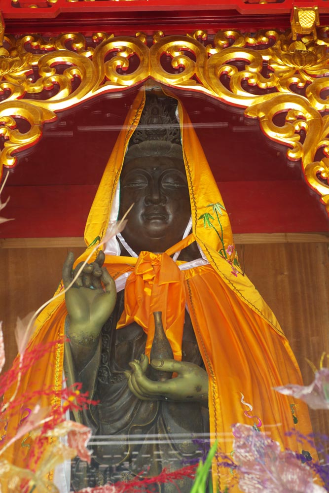 photo,material,free,landscape,picture,stock photo,Creative Commons,The Buddhist image of the mountain in winter temple, Buddhist image, Gold, , Buddhism