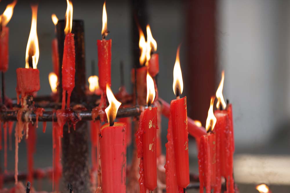 photo,material,free,landscape,picture,stock photo,Creative Commons,The candlestick of the mountain in winter temple, candle, , , Buddhism
