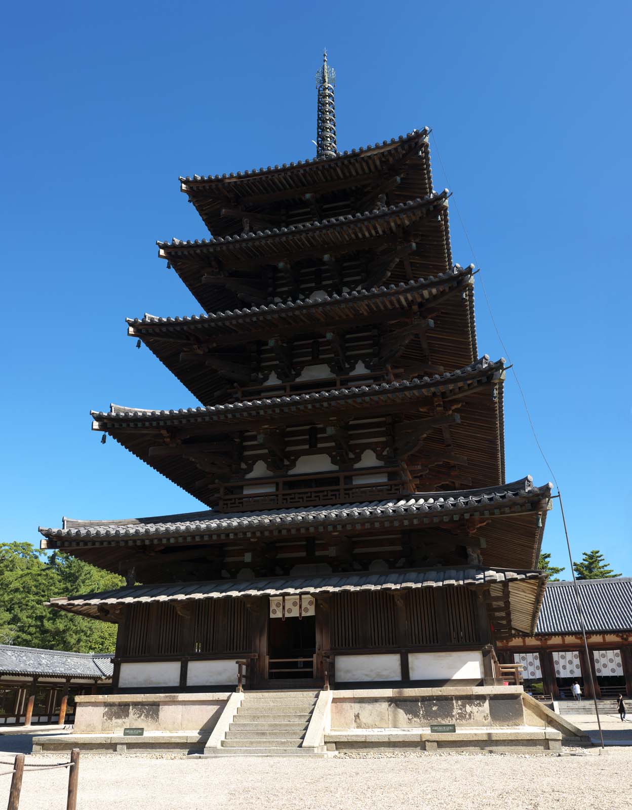 Foto, materieel, vrij, landschap, schilderstuk, bevoorraden foto,Horyu-ji Temple Five Storeyed Pagoda, Boeddhisme, Vijf Storeyed Pagoda, Van hout gebouw, Blauwe lucht