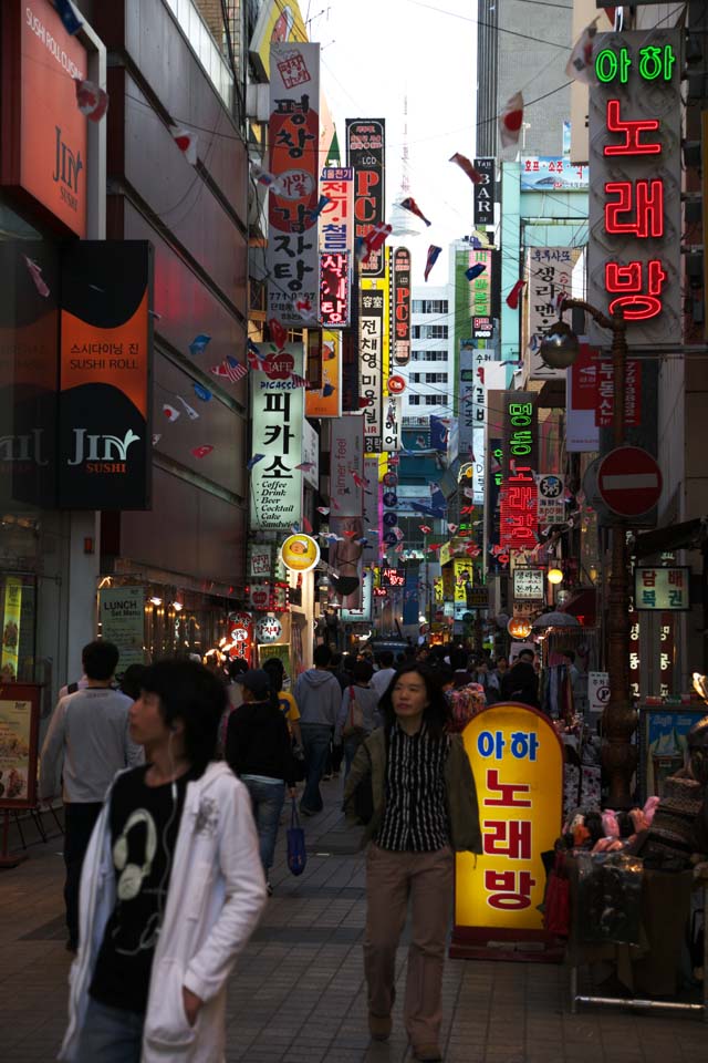 Foto, materieel, vrij, landschap, schilderstuk, bevoorraden foto,Toerbeurt van huizen mee een stad straat van Myondong, Neon, Menigte, Restaurant, Straat