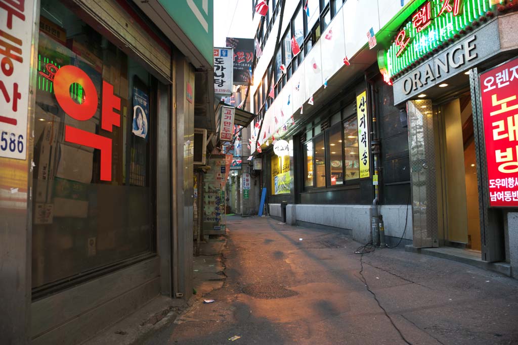 photo, la matire, libre, amnage, dcrivez, photo de la rserve,Ligne de maisons le long d'une rue de ville de Myondong, Non, pharmacie, restaurant, rue