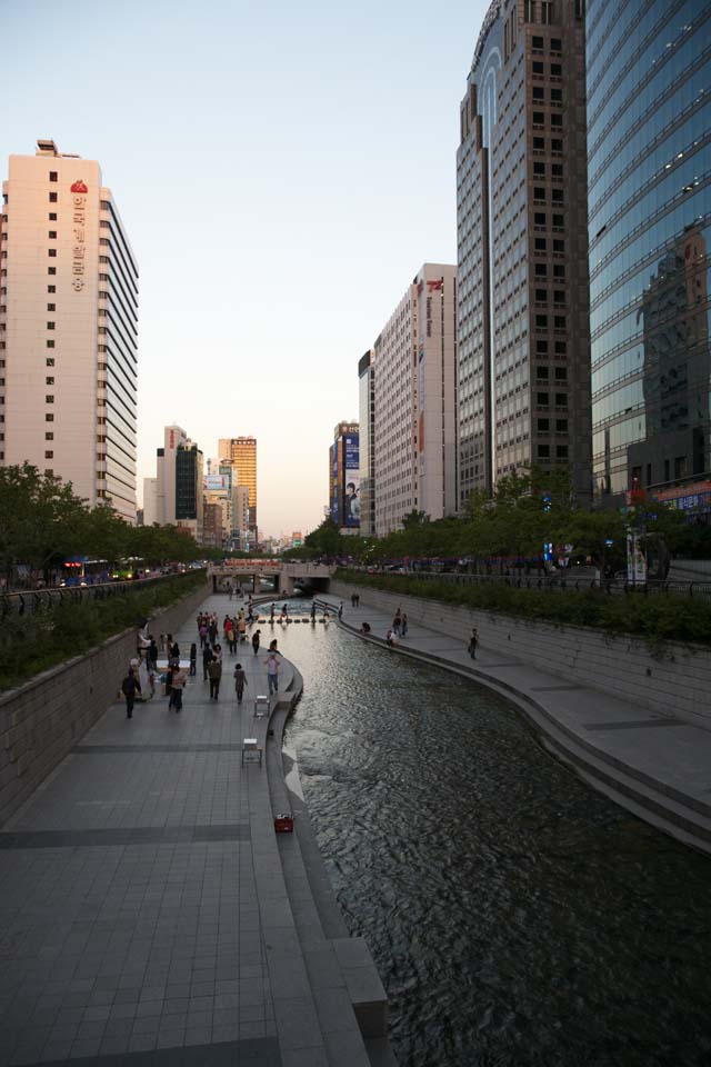 photo,material,free,landscape,picture,stock photo,Creative Commons,The dusk of the crystal rill River, Crystal rill River, building, city, waterside