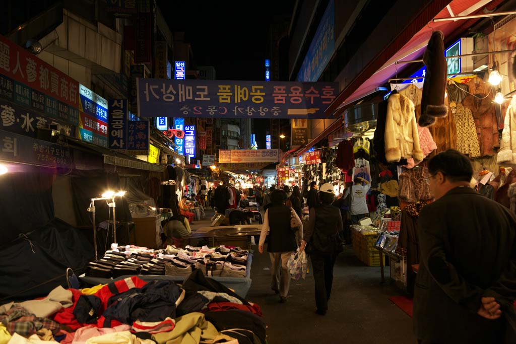 photo,material,free,landscape,picture,stock photo,Creative Commons,Namdaemun market, stand, Outfitting, coat, Socks