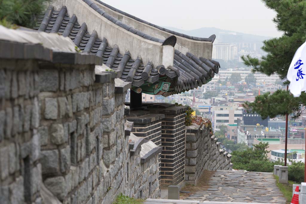 photo,material,free,landscape,picture,stock photo,Creative Commons,The west gun tower and a castle wall, castle, stone pavement, tile, castle wall