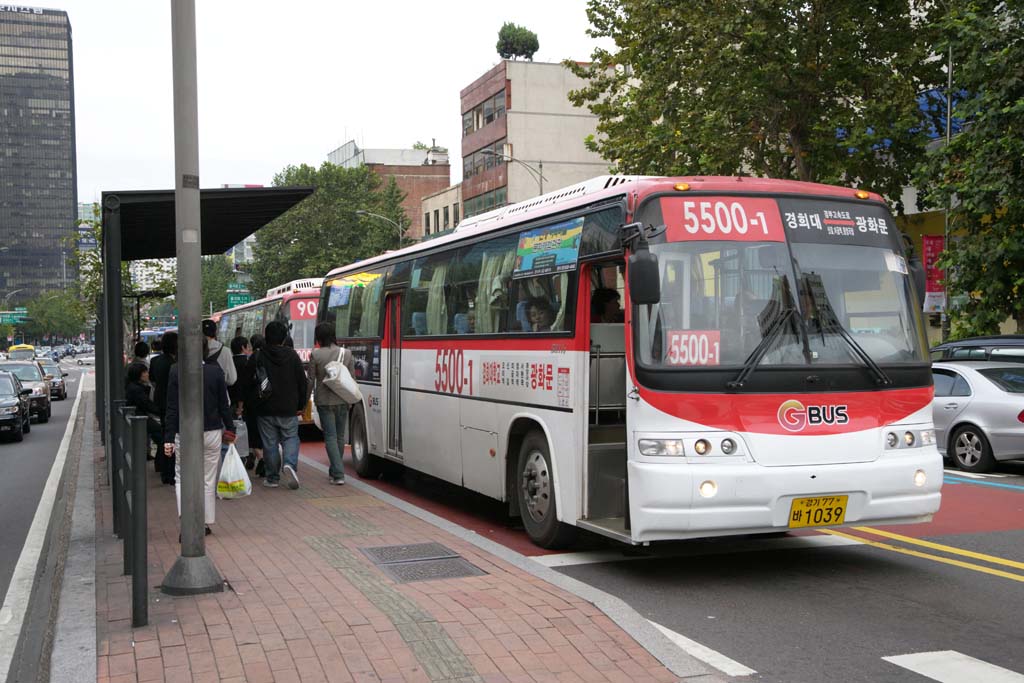 photo,material,free,landscape,picture,stock photo,Creative Commons,A route bus of Seoul, bus, passenger, stop, Departure