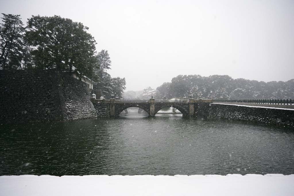 photo,material,free,landscape,picture,stock photo,Creative Commons,Snow Double Bridge, Moat, Palace, Imperial Guard, Snowfall