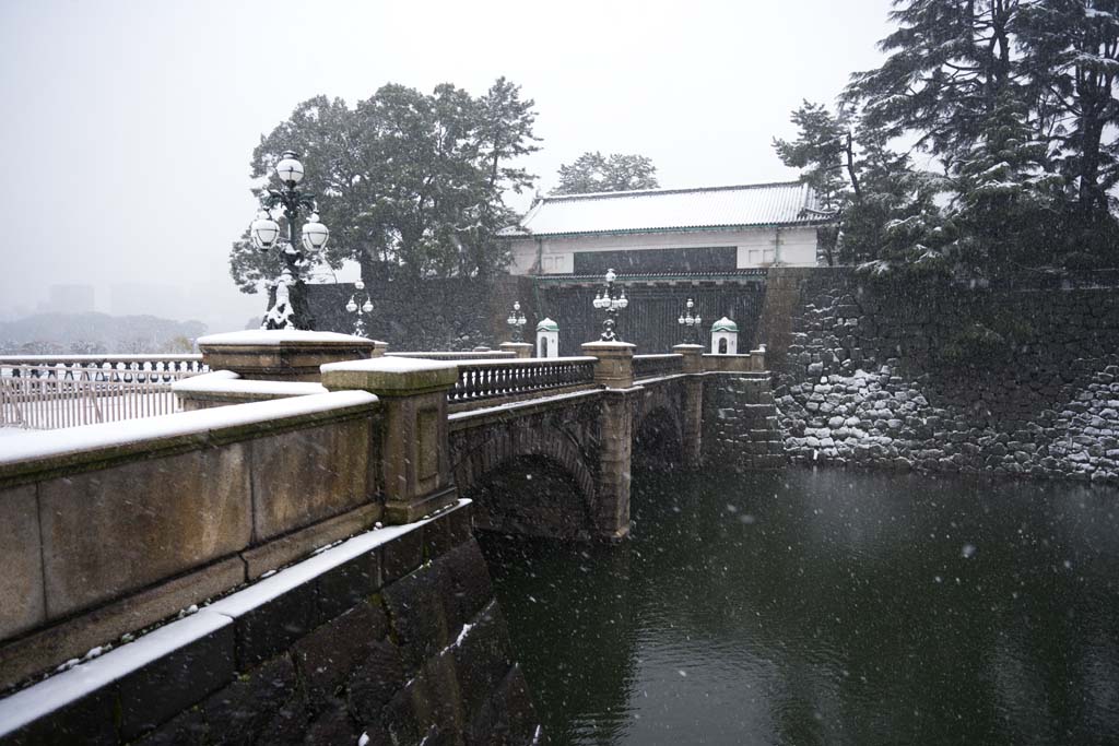 photo,material,free,landscape,picture,stock photo,Creative Commons,Snow Double Bridge, Moat, Palace, Imperial Guard, Snowfall