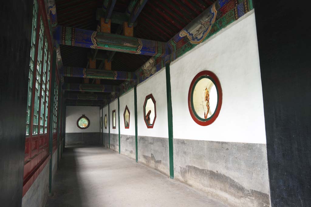 photo,material,free,landscape,picture,stock photo,Creative Commons,Small window of the Summer Palace, The window, Round, Ornament, Sculpture