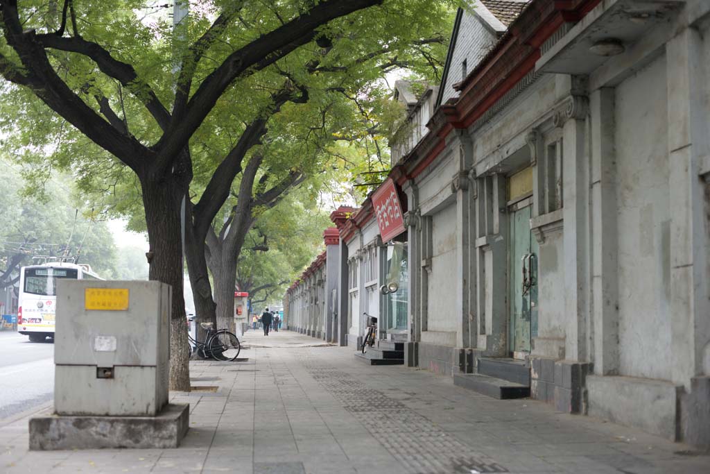 photo,material,free,landscape,picture,stock photo,Creative Commons,Beijing's sidewalks, Bicycle, Trolleybus, Store, Pedestrian