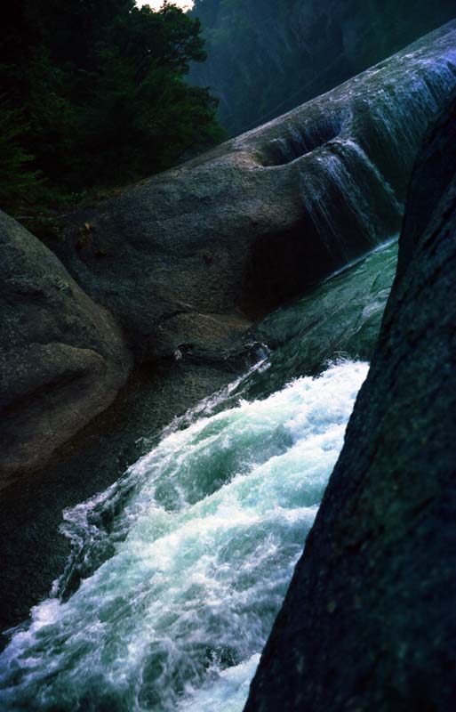 photo,material,free,landscape,picture,stock photo,Creative Commons,Bubbly stream, water, stream, cliff, 