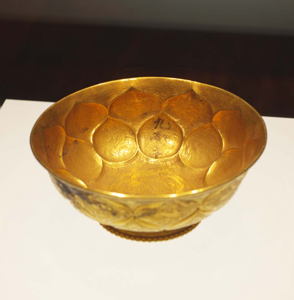photo,material,free,landscape,picture,stock photo,Creative Commons,Gold Bowl with Design of Lotus Petals and Mandarin Ducks, Toreutics, Ancient China, Jewelry, Tableware