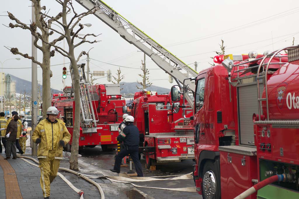 photo,material,free,landscape,picture,stock photo,Creative Commons,Emergency mobilization, Fire, Fire truck, Rescue operations, FIRE FIGHTING