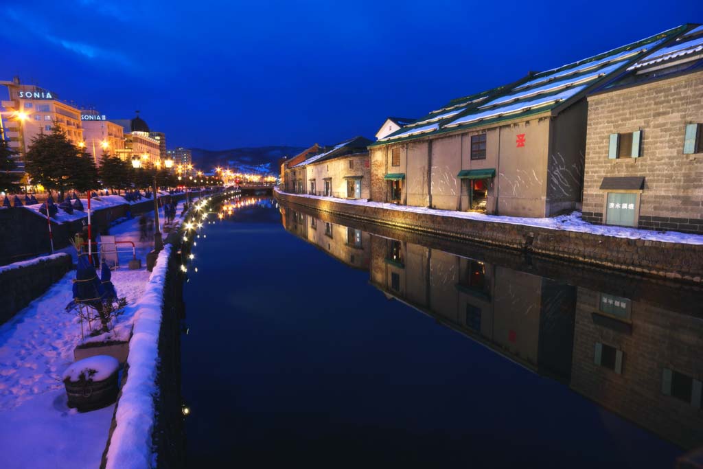 photo,material,free,landscape,picture,stock photo,Creative Commons,Otaru canal, Canal, Warehouse, Street lamp, Snow cover