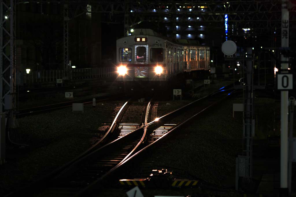 Foto, materiell, befreit, Landschaft, Bild, hat Foto auf Lager,Die Bahn bei Nacht, Zug, Linie, Schiene, Fahrgast