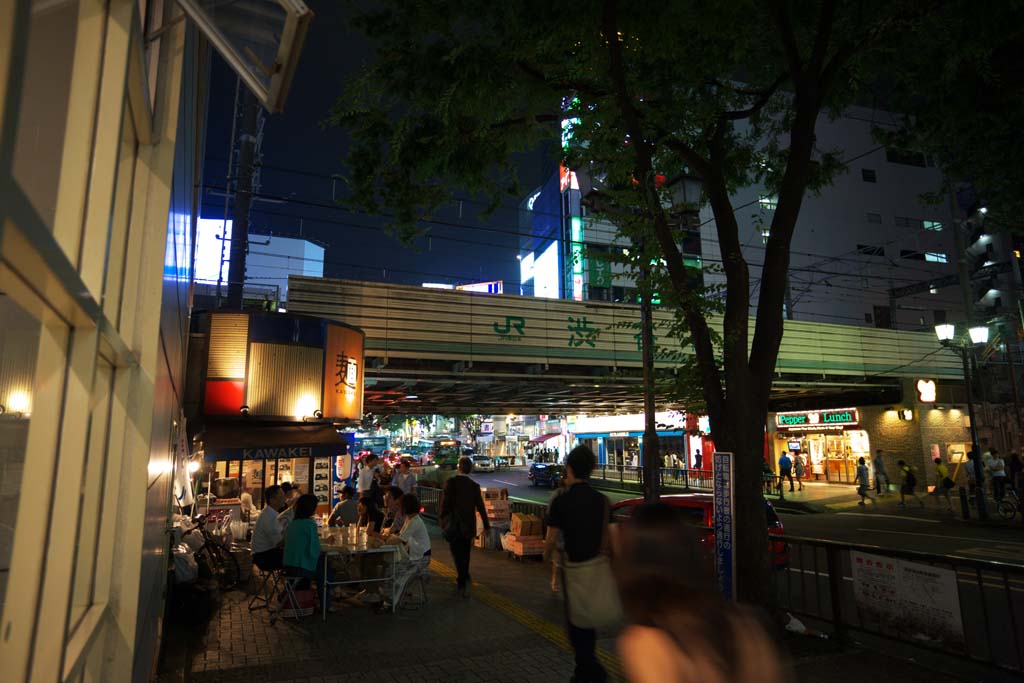 Foto, materiell, befreit, Landschaft, Bild, hat Foto auf Lager,Die Wache von Shibuya stationiert, Im Stadtzentrum, Eisenbahn, Illuminierung, Stange