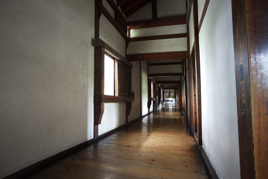 Foto, materieel, vrij, landschap, schilderstuk, bevoorraden foto,De corridor van de Himeji-jo Kasteel westelijke citadel van het kasteel, Vier nationale schatten Kasteel, Sadanori Akamatsu, Shigetaka Kuroda, Hideyoshi Hashiba