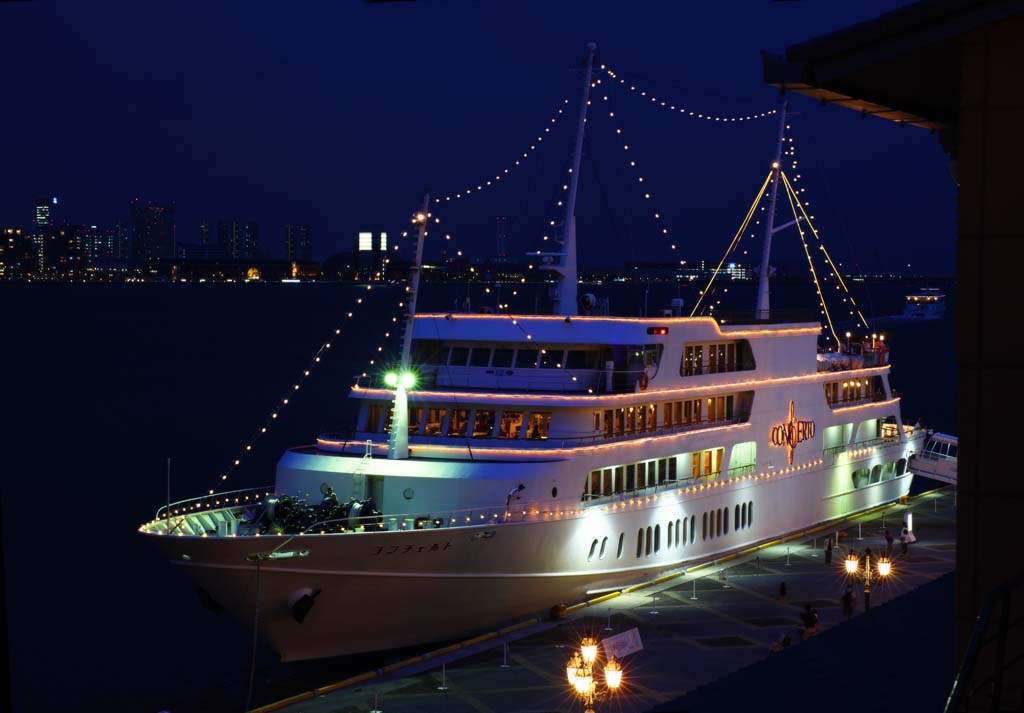 Foto, materiell, befreit, Landschaft, Bild, hat Foto auf Lager,Die Nacht des luxurisen Passagierpassagierschiffes, Hafen, Abendessenskreuzfahrt, Vergngensboot, Touristenattraktion