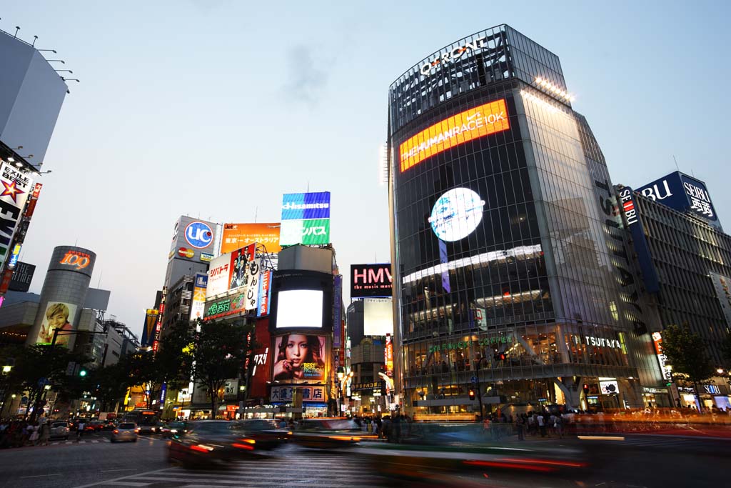 ,,, ,,,  Shibuya,   ,  ., QFRONT.,  .