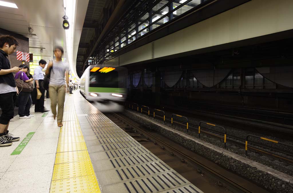 Foto, materiell, befreit, Landschaft, Bild, hat Foto auf Lager,Shibuya-Station, Plattform, grogezogener Block, Yamanote-Linie, Zug